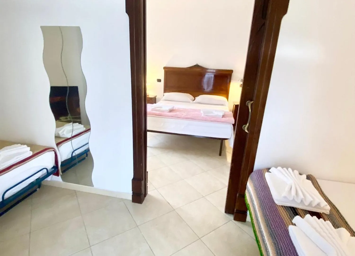 Camera Matrimoniale Con Terrazzo Naples Guest house