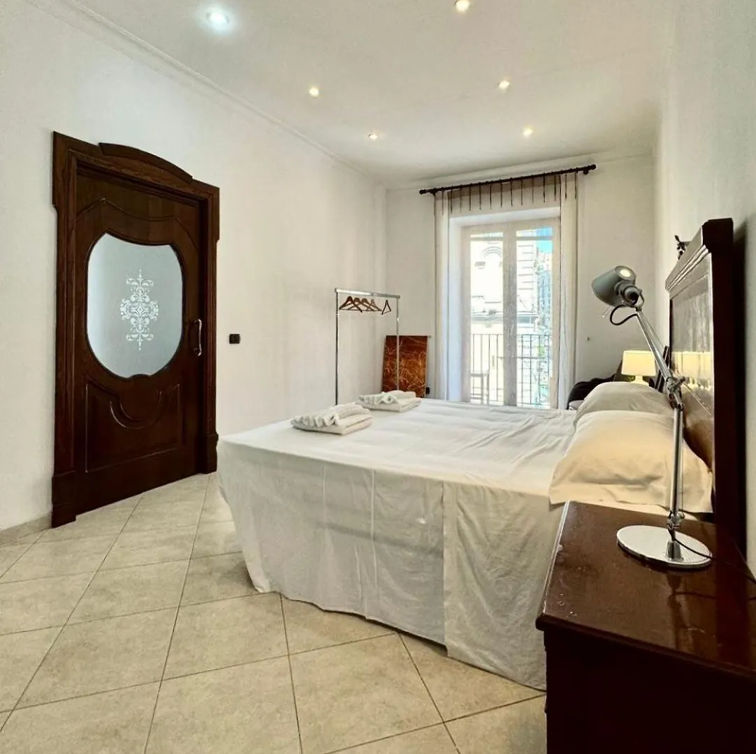 Camera Matrimoniale Con Terrazzo Naples Guest house