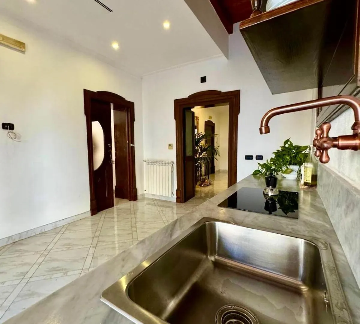 Camera Matrimoniale Con Terrazzo Naples Guest house