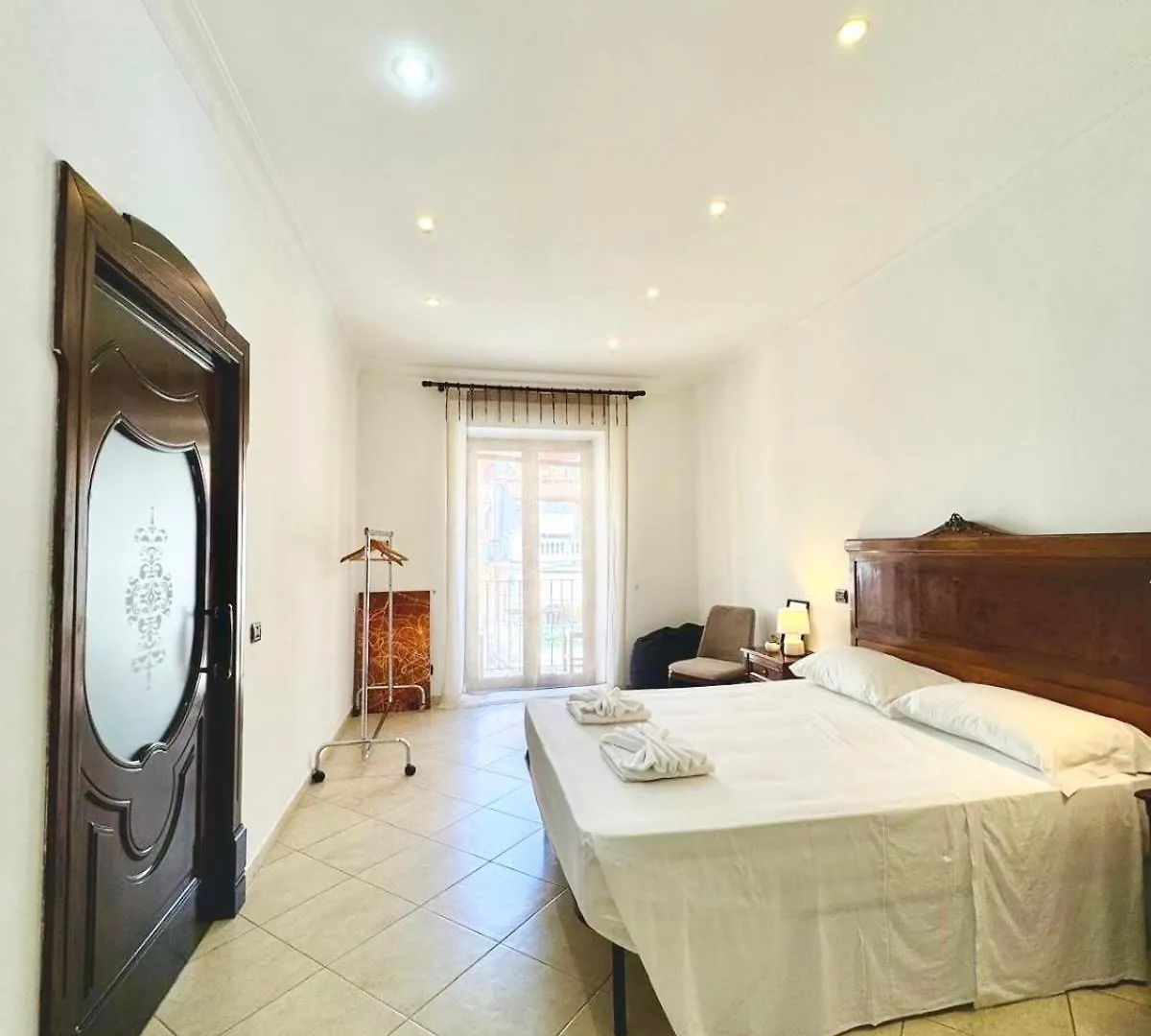 Camera Matrimoniale Con Terrazzo Naples Guest house